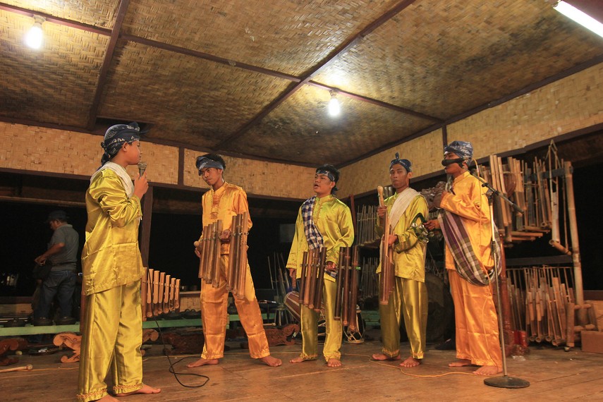 Sejarah dan Cerita Singkat Mengenai Kesenian Calung di Desa Pamotan