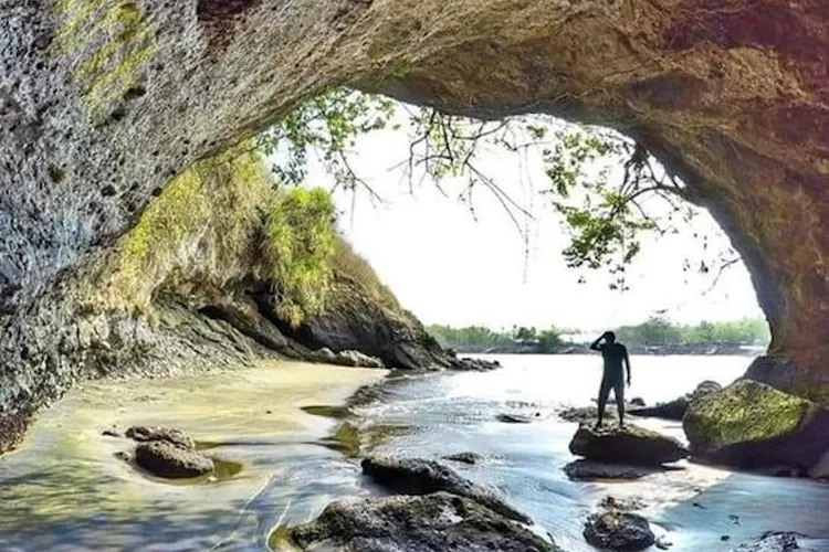 goa karang bolong pangandaran